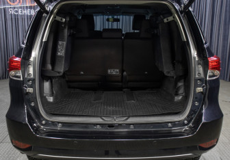 Подержанный автомобиль Toyota Fortuner 2017 года (10 фото)