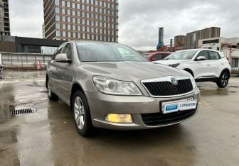 Подержанный автомобиль Skoda Octavia Liftback 2011 года (3 фото)