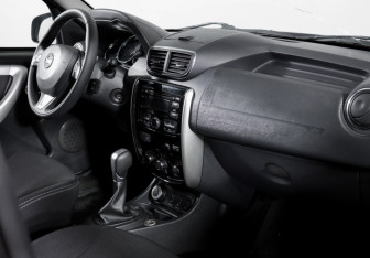 Подержанный автомобиль Nissan Terrano 2018 года (9 фото)