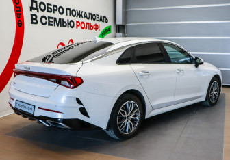 Подержанный автомобиль Kia K5 2022 года (4 фото)