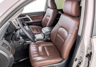 Подержанный автомобиль Toyota Land Cruiser Suv 2016 года (21 фото)