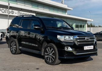 Подержанный автомобиль Toyota Land Cruiser Suv 2012 года (3 фото)