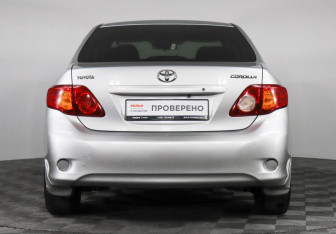 Подержанный автомобиль Toyota Corolla Sedan 2008 года (6 фото)