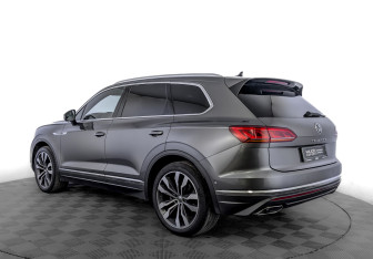 Подержанный автомобиль Volkswagen Touareg 2021 года (7 фото)