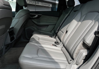 Подержанный автомобиль Audi Q7 2021 года (10 фото)