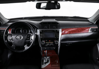 Подержанный автомобиль Toyota Camry Sedan 2012 года (17 фото)