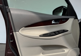 Подержанный автомобиль Infiniti QX50 2014 года (19 фото)