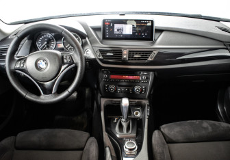 Подержанный автомобиль BMW X1 2012 года (13 фото)