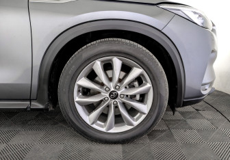 Подержанный автомобиль Infiniti QX50 2020 года (17 фото)