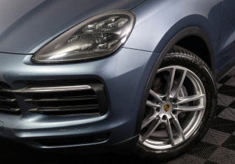 Подержанный автомобиль Porsche Cayenne 2018 года (26 фото)