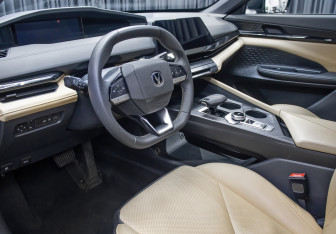 Подержанный автомобиль Changan UNI-V 2023 года (16 фото)