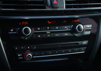 Подержанный автомобиль BMW X5 2014 года (16 фото)