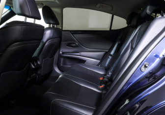 Подержанный автомобиль Lexus ES 2020 года (11 фото)