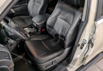 Подержанный автомобиль Toyota Land Cruiser Prado 2020 года (20 фото)