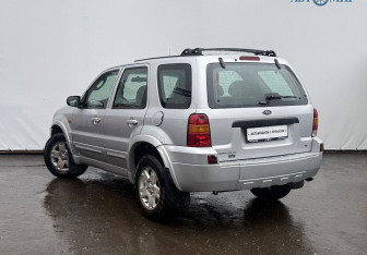 Подержанный автомобиль Ford Maverick 2005 года (7 фото)