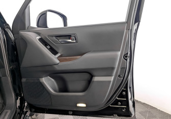 Подержанный автомобиль Toyota Land Cruiser Suv 2022 года (25 фото)