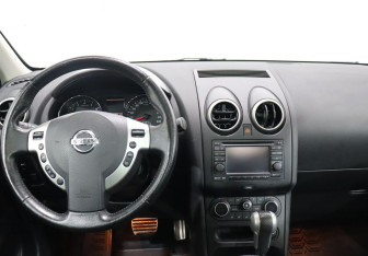 Подержанный автомобиль Nissan Qashqai 2013 года (14 фото)