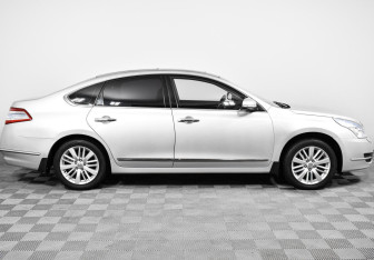 Подержанный автомобиль Nissan Teana 2012 года (4 фото)