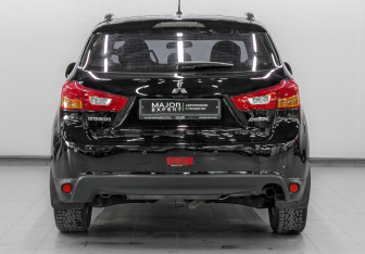 Подержанный автомобиль Mitsubishi ASX 2013 года (6 фото)