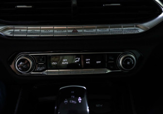 Подержанный автомобиль FAW Bestune T77 2021 года (12 фото)