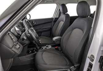 Подержанный автомобиль MINI Countryman 2018 года (20 фото)