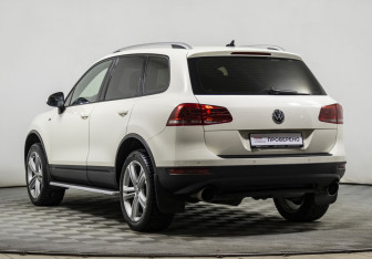 Подержанный автомобиль Volkswagen Touareg 2011 года (7 фото)