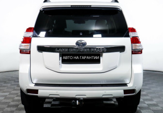 Подержанный автомобиль Toyota Land Cruiser Prado 2016 года (6 фото)