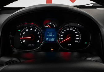 Подержанный автомобиль Chevrolet Captiva 2013 года (12 фото)