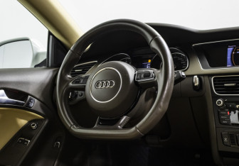 Подержанный автомобиль Audi A5 Coupe 2012 года (13 фото)