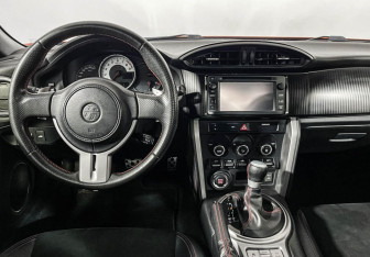Подержанный автомобиль Toyota GT86 2012 года (12 фото)