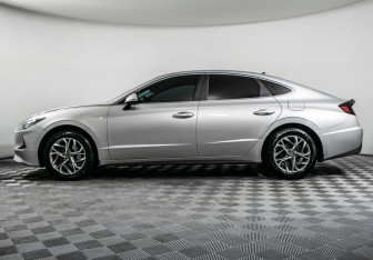 Подержанный автомобиль Hyundai Sonata 2021 года (8 фото)