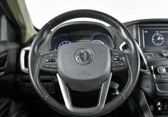 Подержанный автомобиль DongFeng AX7 2017 года (6 фото)