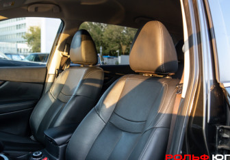 Подержанный автомобиль Nissan X-Trail 2020 года (14 фото)