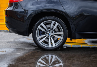Подержанный автомобиль BMW X6 M 2013 года (13 фото)