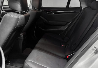 Подержанный автомобиль BMW X1 2012 года (17 фото)