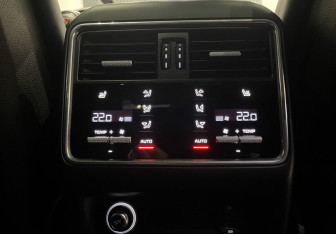 Подержанный автомобиль Porsche Cayenne 2019 года (22 фото)