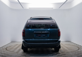 Подержанный автомобиль Chrysler Town & Country 2006 года (6 фото)