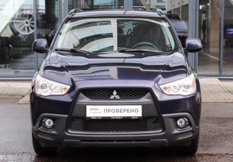 Подержанный автомобиль Mitsubishi ASX 2011 года (2 фото)
