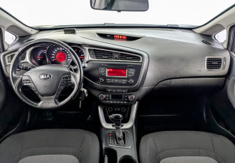 Подержанный автомобиль Kia Ceed Hatchback 2018 года (13 фото)