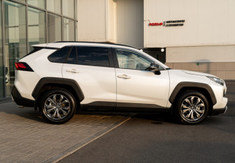 Новый Toyota RAV4 2025 (5 фото)