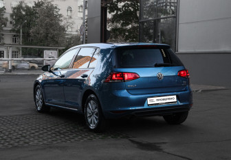 Подержанный автомобиль Volkswagen Golf Hatchback 2012 года (6 фото)