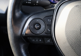 Подержанный автомобиль Toyota Corolla Sedan 2019 года (27 фото)