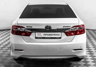 Подержанный автомобиль Toyota Camry Sedan 2014 года (6 фото)
