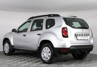 Подержанный автомобиль Renault Duster 2016 года (7 фото)