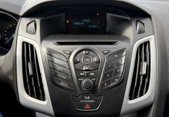 Подержанный автомобиль Ford Focus Hatchback 2013 года (15 фото)