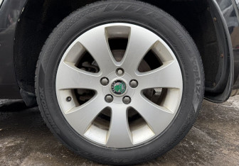 Подержанный автомобиль Skoda Superb Liftback 2012 года (9 фото)