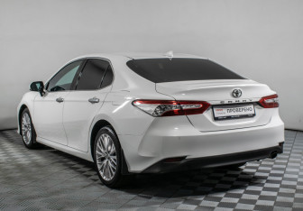Подержанный автомобиль Toyota Camry Sedan 2021 года (7 фото)