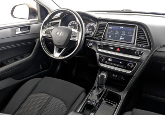 Подержанный автомобиль Hyundai Sonata 2018 года (30 фото)