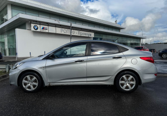 Подержанный автомобиль Hyundai Solaris Sedan 2011 года (8 фото)