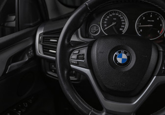 Подержанный автомобиль BMW X5 2017 года (14 фото)
